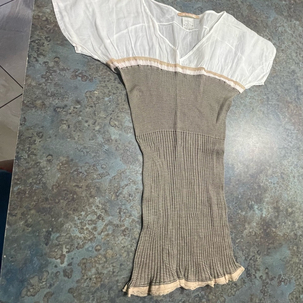 Chic Black and White Knit top